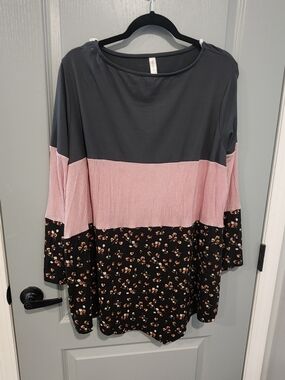 Emerald Black and Pink Colorblock Floral Tunic